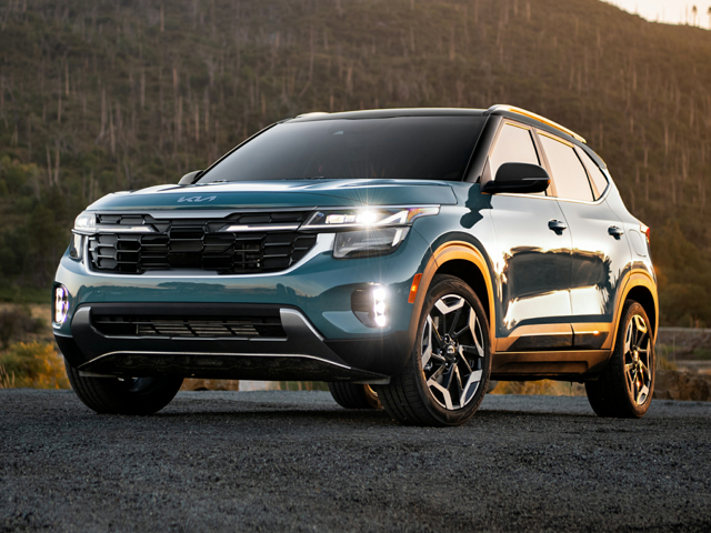 An image of a Pluton Blue Kia Seltos at sunset.