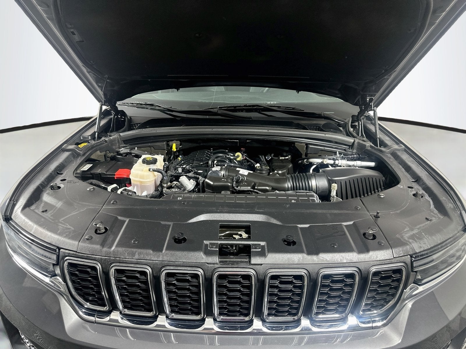 2023 Jeep Grand Cherokee Laredo 4x4