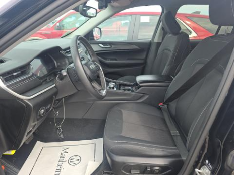 2023 Jeep Grand Cherokee Laredo 4x4