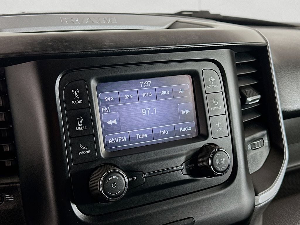 2022 RAM 1500 Big Horn Crew Cab 4x4 5'7' Box