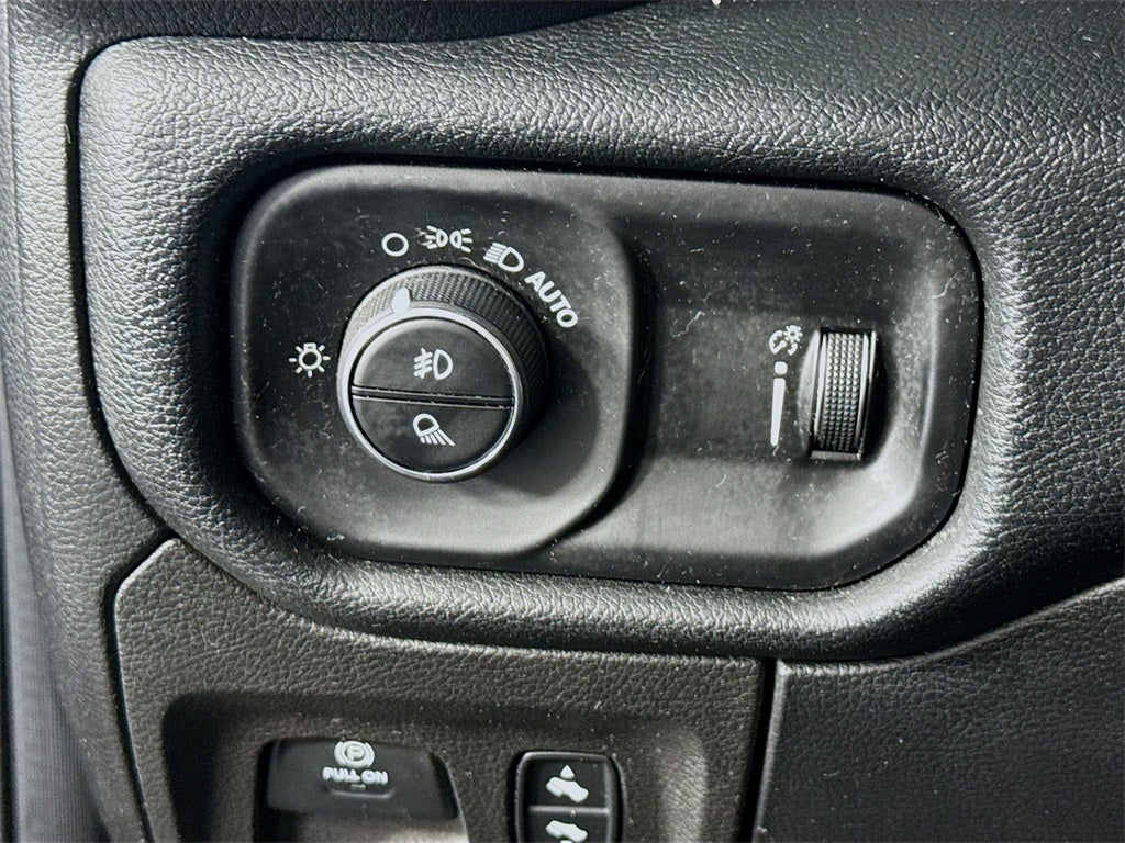 2021 RAM 1500 Big Horn Crew Cab 4x4 5'7' Box