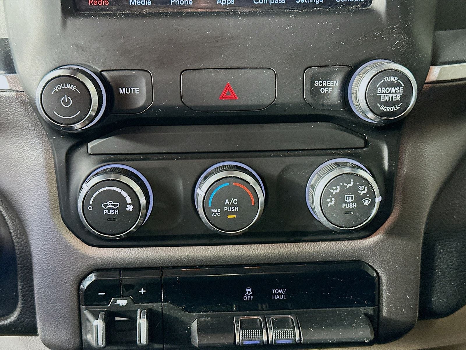 2019 RAM 1500 Big Horn/Lone Star Quad Cab 4x4 6'4' Box