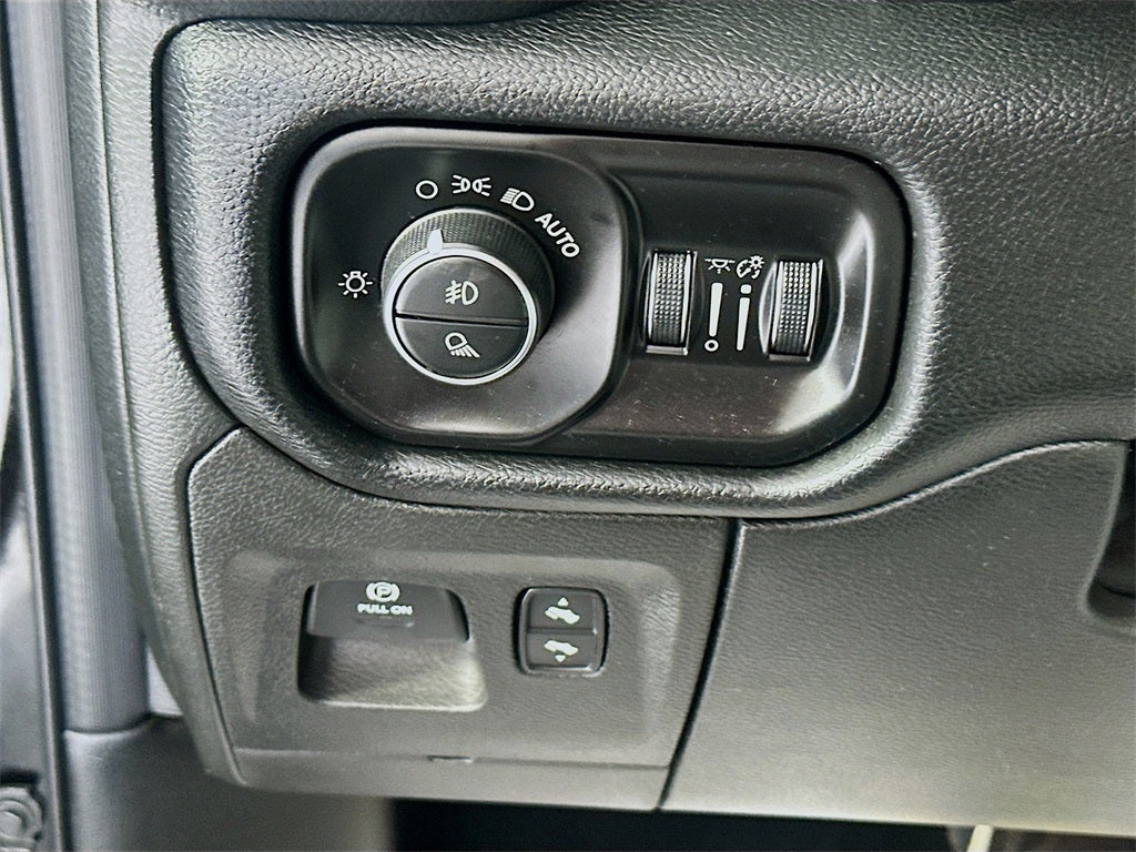 2019 RAM 1500 Big Horn/Lone Star Crew Cab 4x4 5'7' Box