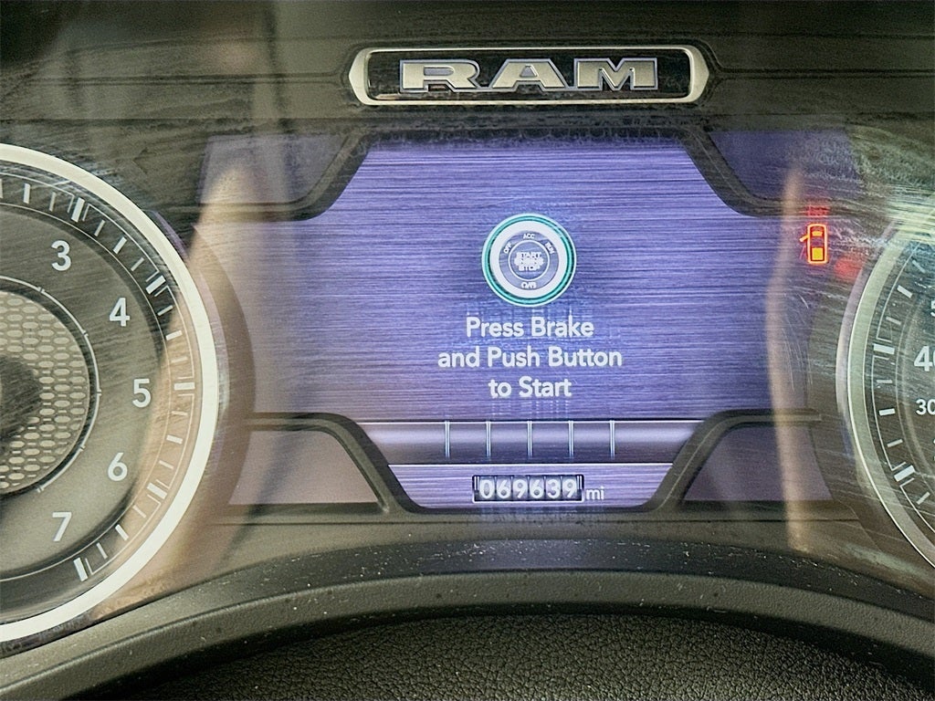 2020 RAM 1500 Laramie Crew Cab 4x4 5'7' Box