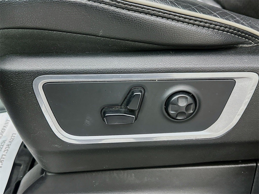 2020 RAM 1500 Laramie Crew Cab 4x4 5'7' Box