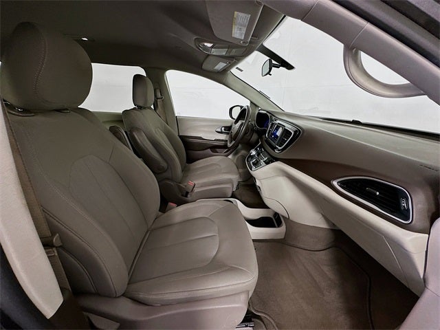 2020 Chrysler Voyager LX