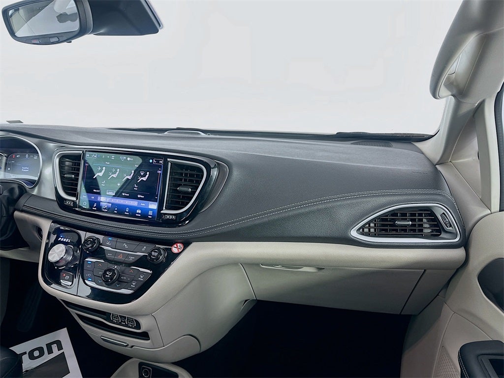 2024 Chrysler Pacifica Hybrid Select