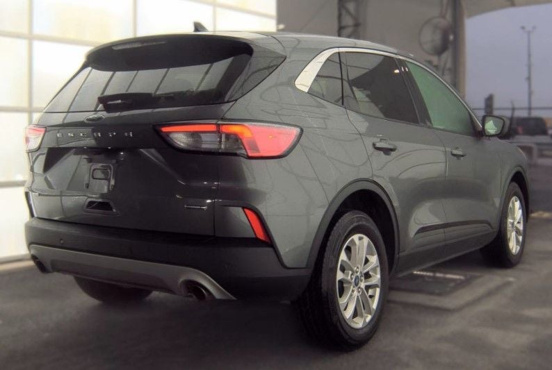 2022 Ford Escape Hybrid SE