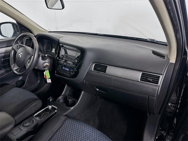 2014 Mitsubishi Outlander ES