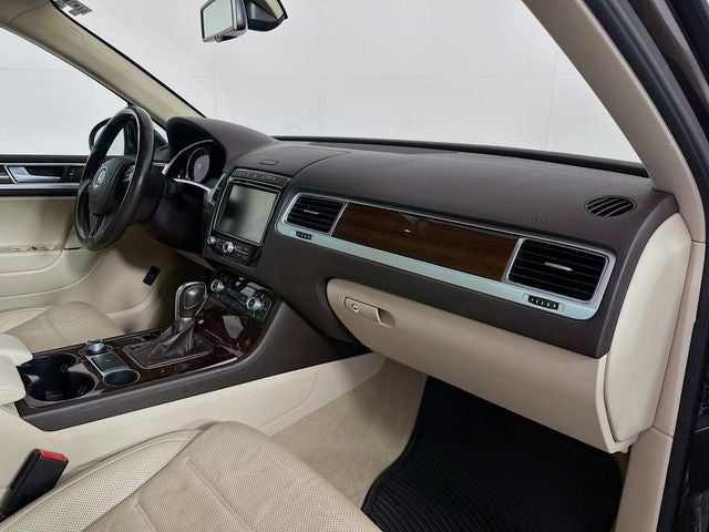2016 Volkswagen Touareg VR6 FSI Lux
