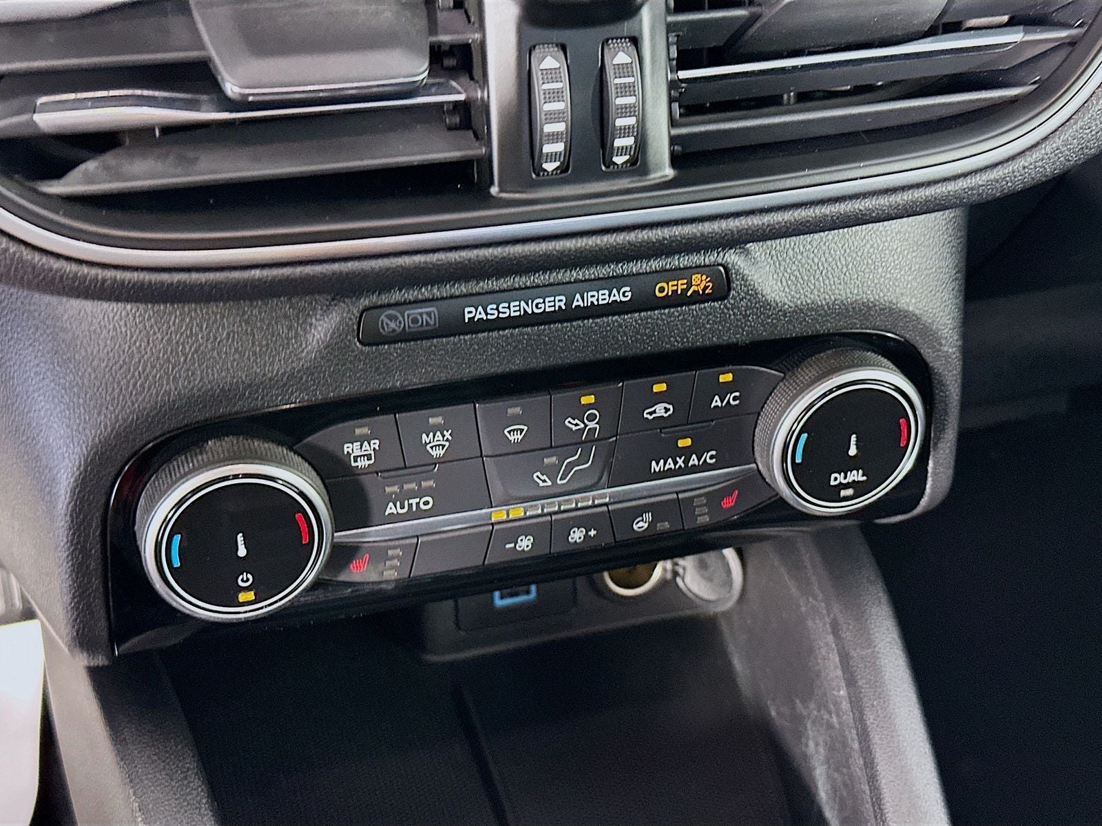2022 Ford Escape Hybrid Titanium