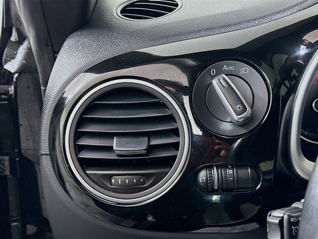 2018 Volkswagen Beetle 2.0T SE