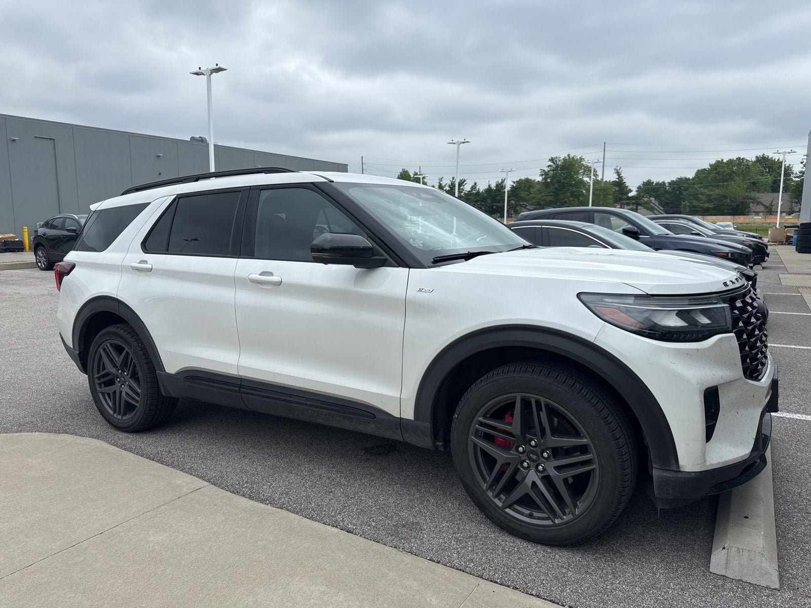 2025 Ford Explorer ST-LINE 4WD (PL535)'s photo