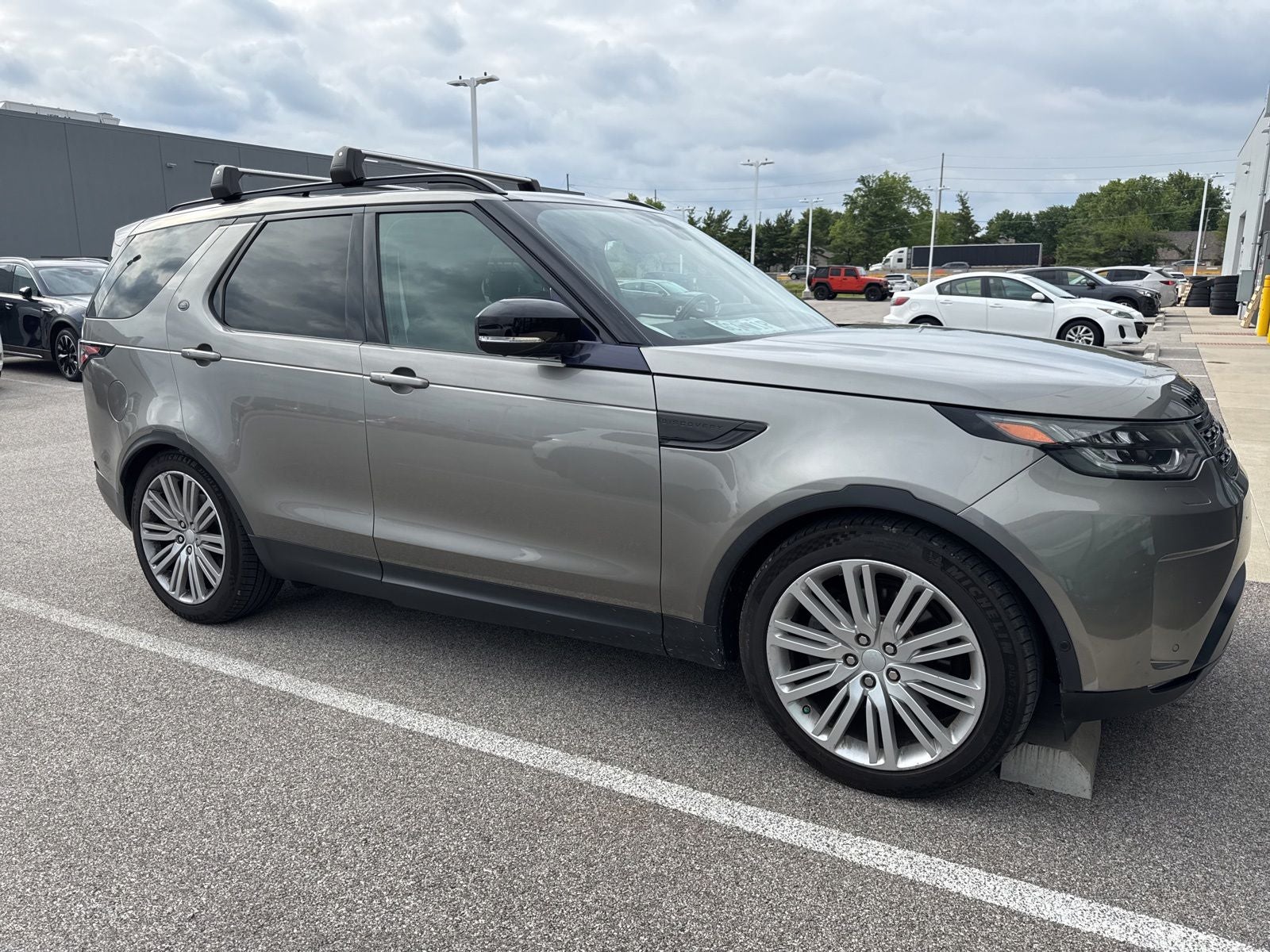 2017 Land Rover Discovery First Edition's photo