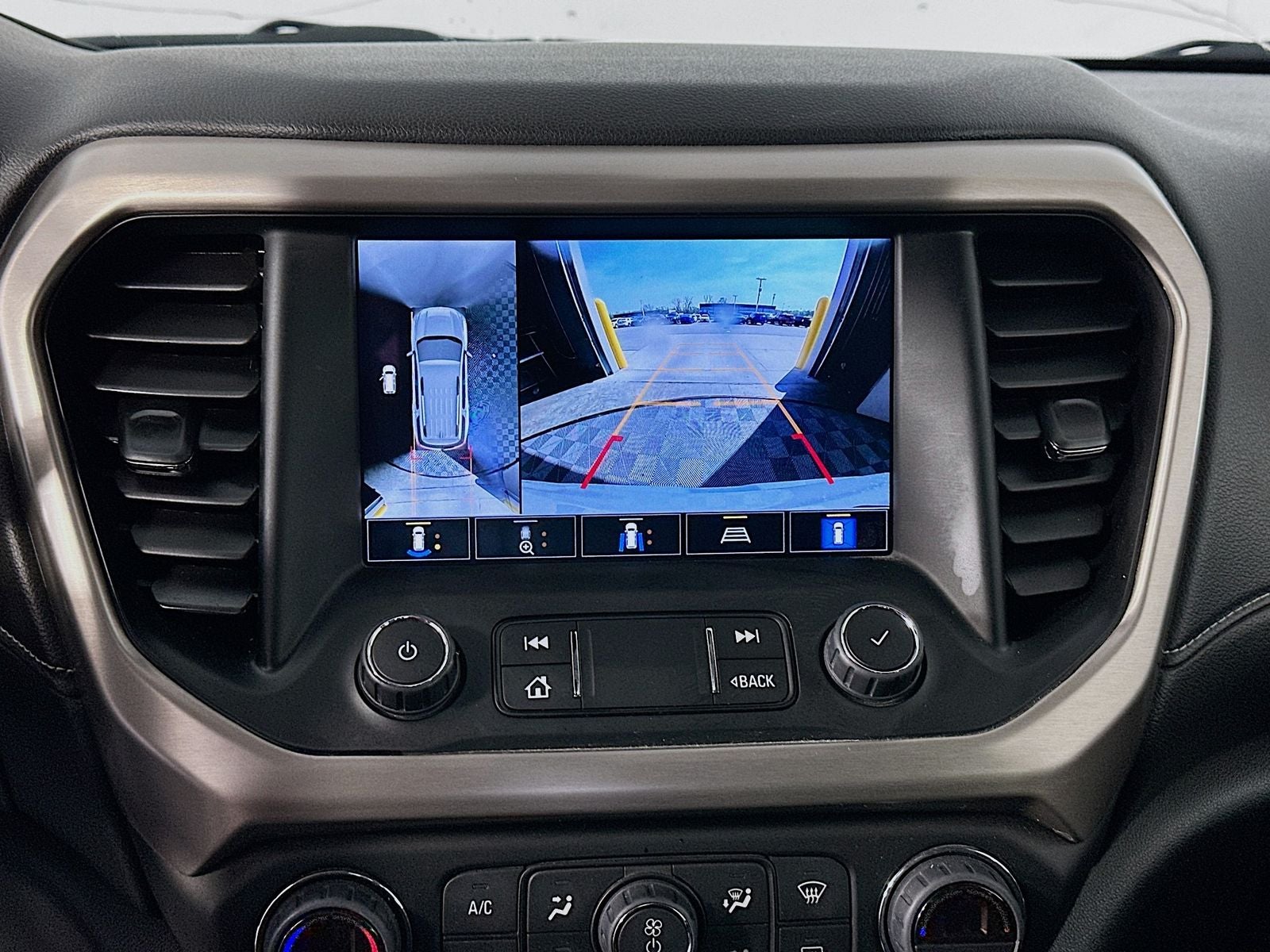 2022 GMC Acadia Denali