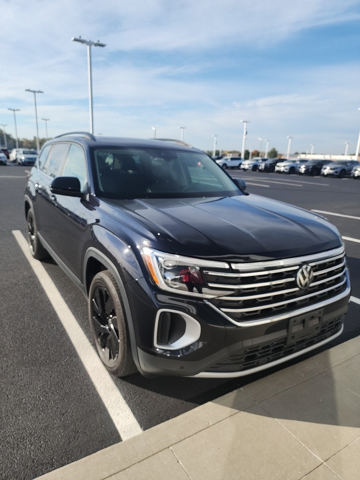 2024 Volkswagen Atlas 2.0T SE w/Technology