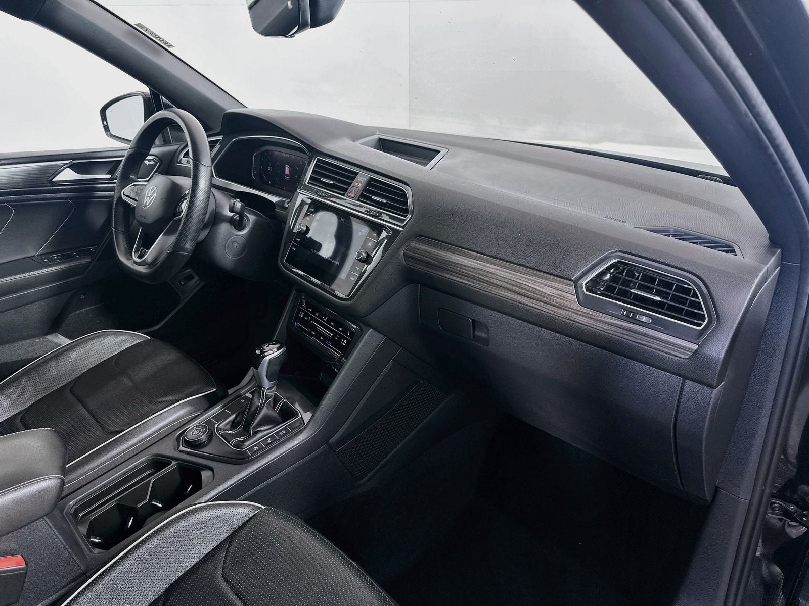 2022 Volkswagen Tiguan SEL R-Line