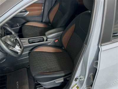 2022 Nissan Kicks SR