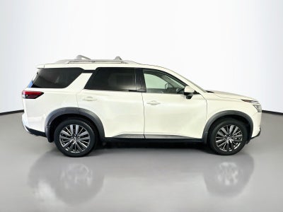 2022 Nissan Pathfinder SL